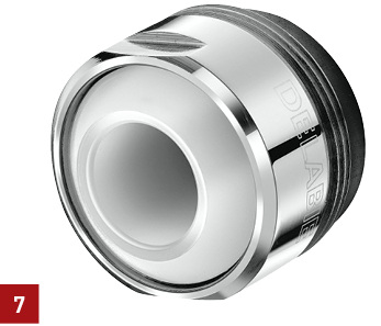 
Anders als herkömmliche Luftsprudler verfügt der Strahlregler von Kuhfuss Delabie über eine spezifische Konstruktionsweise und besteht aus kalkabweisendem Hostaform.
