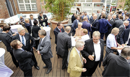 
Nach der Mitgliederversammlung hatte die SHK-Berufsorganisation zahlreiche Repräsentanten der Branche zu einem Frühjahrsempfang eingeladen.
