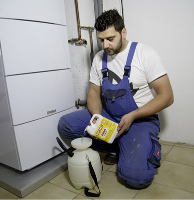 
Das Korrosionsvollschutzmittel X100 verhindert Elektrolyse sowie die dadurch entstehende Korrosion und bildet einen Schutzfilm auf allen Komponenten des Heizungssystems.
