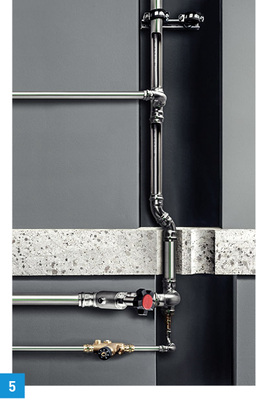 
Durch das flexible PB-Rohr stellen für Inliner-Installationen sogar Versprünge im Steigestrang kein Problem dar.



