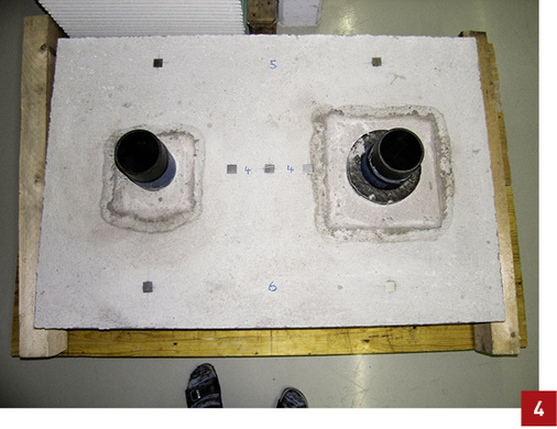 <p>
Zwei Verbindungsarten wurden zwischen Rohr und Boden getestet: Links wurde das Rohr über die Brandmanschette an den Boden hart angekoppelt, rechts wurde es mittels weicher Brandmanschette vom Boden entkoppelt.
</p>