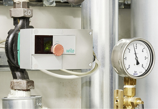 



Hocheffizienzpumpen sind empfindlich, sodass unabhängig von Normen und Regelwerken nach dem Pumpentausch auch das Heizungswasser entsprechend aufbereitet sein sollte. 
