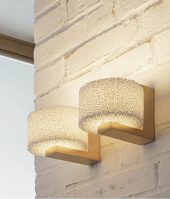 



Erzeugung einer schönen Harmonie durch zwei Wandleuchten nebeneinander (Typ Reef_W der Firma serien.lighting). 
