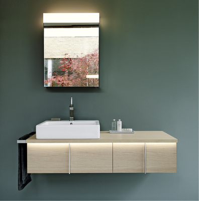 
Der Waschplatz mit dem System Vero (Duravit) nutzt indirekt strahlendes Licht zur Betonung im Sinne der Planung von „Licht zum Hinsehen“.



