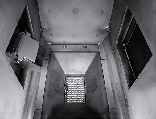 



Füllraum des Kombikessels Therminator II von Solarfocus. Die Verbrennung beider Brennstoffe in einer Kammer ist laut Hersteller möglich, da auch die Pellets in der Holzvergasertechnologie verbrannt werden. 
