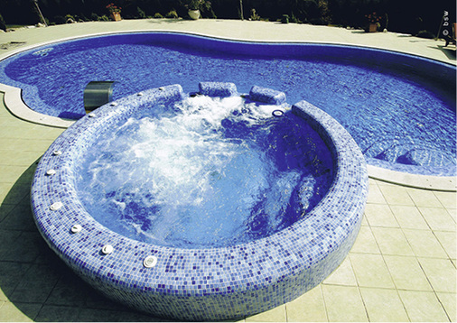 
Formenvielfalt und mannigfache Materiallösungen erfordern Spezialisten, die sich mit der Materie Schwimmbad auskennen.
