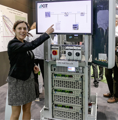 



Nina Munzke, Projektleiterin vom SafetyFirst-Projekt des KIT: „Bei unseren Heimspeicher-Tests geht es nicht um einen Produktvergleich à la Stiftung Warentest, sondern um eine Bewertung von Heimspeichern nach dem Sicherheitsleitfaden.“ 
