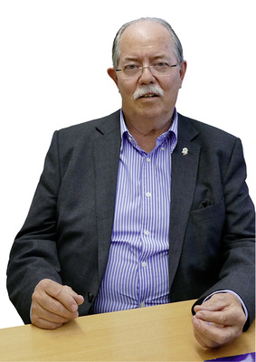 





Peter Hubacher 

ist Inhaber des Ingenieurbüros Hubacher Engineering. Bekannt ist er als Wärmepumpendoktor, CH-9032 Engelburg, Tel. (0041) 7 12 60 27 27, he-ko@bluewin.ch

