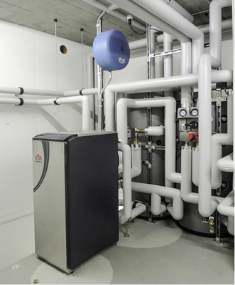 



Realisierte Wärmepumpenanlage nach dem Prinzip „Wärmepumpe-System-Modul“.
