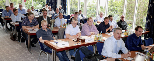 
Am 27. und 28. September 2016 standen in Potsdam insgesamt 20 Punkte auf der Tagesordnung der Bufa SHK. Entsorgung, Datenkommunikation und Klimaschutzpläne einschließlich Förderpolitik waren herausragende Themen.
