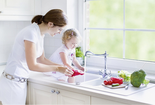 <p>
Vor allem durch Stagnation von Trinkwasser in Rohrleitungen mit Messingverbindern wird teilweise viel mehr Blei in das Trinkwasser abgegeben als zulässig. Für Kinder ist die gesundheitliche Gefährdung am höchsten, da sie im Verhältnis zum Körpergewicht viel Trinkwasser aufnehmen.
</p>

<p>
</p> - © IVT

