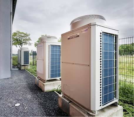 
VRF-Geräte arbeiten in der Regel als Direktverdampfer, die bei der Energieübertragung ohne zusätzliches Wärmetransportmedium wie z. B. Wasser auskommen.
