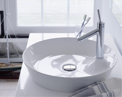 
DuraCeram macht’s möglich: sanft geschwungene, filigrane Formen, enge Radien und dünne Ränder bei der Waschschale Cape Cod.
