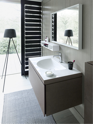 
Bei der c-bonded Technologie wird der Waschtisch in einem aufwendigen Prozess annähernd nahtlos mit dem Möbelunterbau zusammengefügt.
