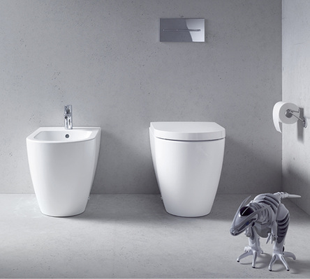 
WC und Bidet sind ohne seitliche Befestigungsnischen, aber mit der Rimless-Technologie ausgestattet.

