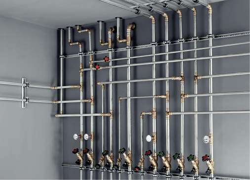 <p>
Sanpress: Ein Rohrleitungssystem aus rostfreiem Edelstahl mit Verbindern aus Rotguss von Viega.
</p>

<p>
</p> - © Viega

