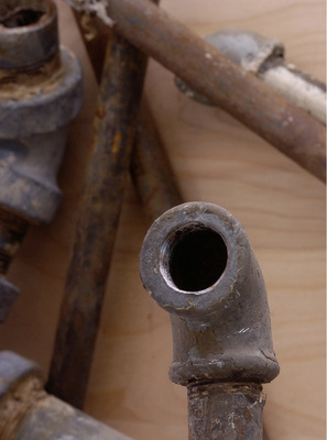 



Das war früher in der Trinkwasserinstallation gang und gäbe: geschraubte Verbindungselemente.
