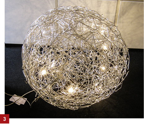 
Fil-de-Fer von der Firma „Catellani & Smith“ setzt das Prinzip „Licht zum Ansehen / play of brilliants“ hervorragend um.



