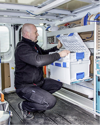 



Dank GPS und der Online-Software InFleet weiß der Disponent im Betrieb sofort, wer am schnellsten beim nächsten Kunden sein kann und ob das benötigte Werkzeug an Bord ist.
