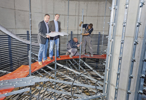 <p>

Groß: 400 000 l kann ein Eisspeicher fassen. Das Innenleben folgt einem anspruchsvollen Aufbau.

</p>

<p>

</p> - © Leitec
