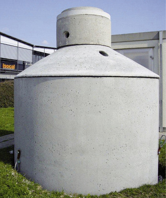 
Klein: Ein Eisspeicher mit 12 m³ reicht für ein Einfamilienhaus. 



