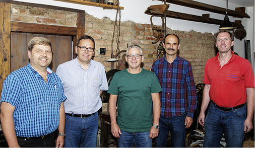<p>
Die Mitglieder des technischen Ausschusses Klempnerei beim Treffen (v. l.): Jürgen Kaupp, Edgar Kern, Peter Stelzer, Wolfgang Huber und Rolf Krauß.
</p>