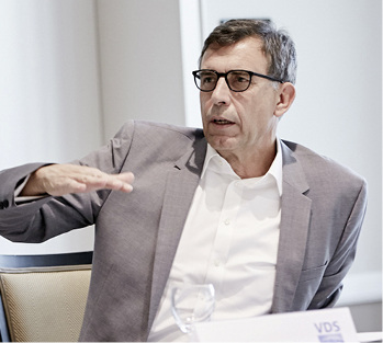 
Der VDS-Vorsitzende Hartmut Dalheimer rief dazu auf, den beim Thema „Bad und Gesundheit“ vorhandenen Kompetenzvorsprung „auf die Straße zu bringen“.

