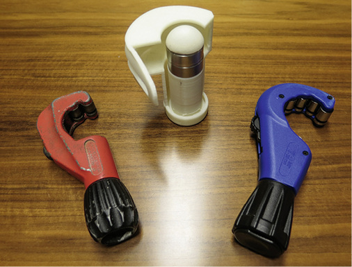 
Der Aufsatz passt auf alle handelsüblichen Rohrschneider, selbst auf ältere Modelle. 
