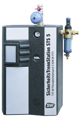 
Die SYR SicherheitsTrennStation STS 5 schützt Trinkwasser nach DIN EN 1717 bis einschließlich Flüssigkeitskategorie 5.
