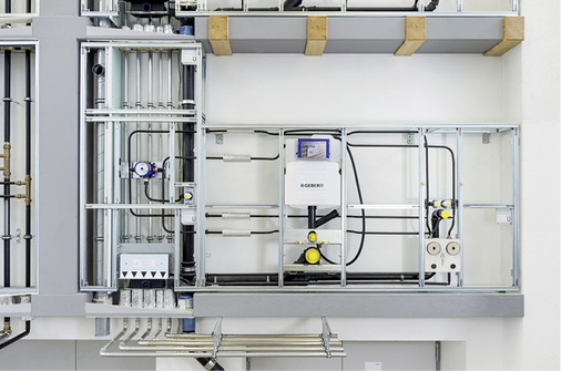 
Mit der Befestigung von Rohrleitungen innerhalb der Vorwandinstallation wird eine zuverlässige Schallentkopplung erzielt.
