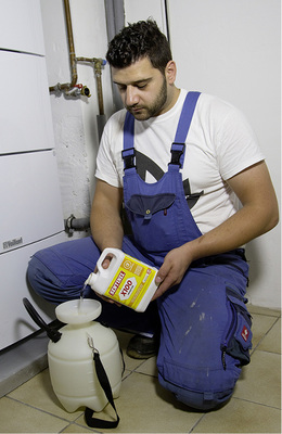 Das Korrosionsvollschutzmittel X100 bildet einen Schutzfilm auf allen Komponenten des Heizungssystems. Das Wasser wird vom Material getrennt, was einer Korrosion vorbeugt.
