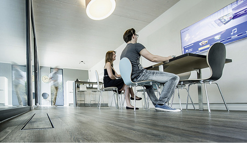 



Die Luftzufuhr kann nahezu unsichtbar in den Fußboden integriert werden. Der Luftauslass wird damit zum Gestaltungselement.
