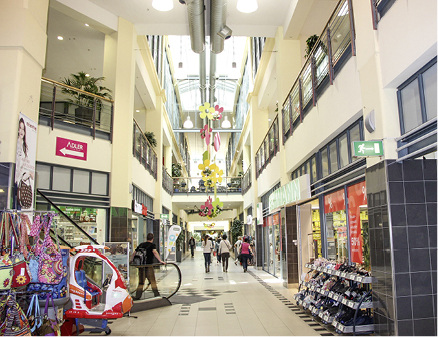 
Das historische Gebäude der ehemaligen Kulmbacher Spinnerei bietet ein vielfältiges Angebot an Gastronomie und Geschäften für den täglichen Bedarf.
