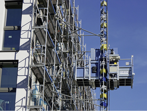 



Das ist derzeit das Patt und die politische Hängepartie beim GEG: Es geht um die Frage, ob KfW55 sich informell auch zum Standard für neue Wohngebäude entwickeln könnte.
