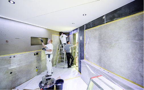 
Das „Bad an einem Tag“ versprach die „Werkstatt Bad“. Am Ende der Messe waren fünf Bäder errichtet, mit dem Ziel, ...
