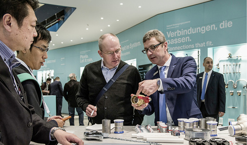 
Die Vielfalt der Verbindungstechniken ist und bleibt ein Dauerthema im Fachhandwerk. Wer bietet welches System und wo liegen die Vorteile? Die Messe gab Antworten.
