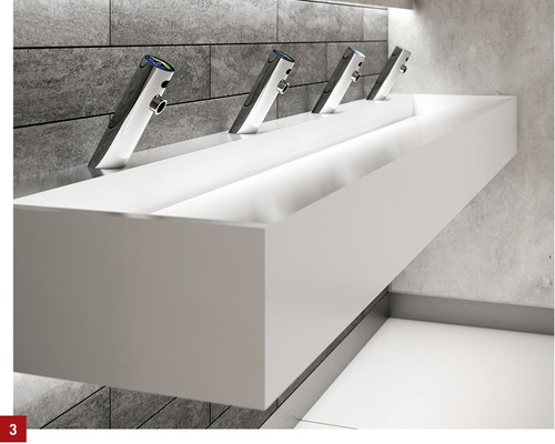 
3 Ideal Standard: Die sensorgesteuerte Intellimix-Armatur kombiniert vollautomatisch Wasser und Seife.
