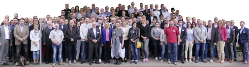 



Für die 135 Teilnehmer hat sich die Teilnahme mehr als gelohnt. Mehr als 60 % der Bad&Heizung-Mitgliedsbetriebe waren trotz sehr guter Auftragslage an den Bodensee gereist.
