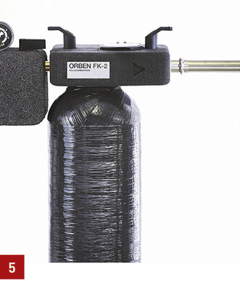 
5 Alles im Griff mit der flexiblen FK-2-Füllkombination. Zusammen mit dem FK-2-Adapter ist sie mit allen Ionenaustauscher-Patronen von Orben kompatibel. 



