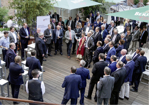 



Am Abend nach der Mitgliederversammlung hatte die SHK-Berufsorganisation Repräsentanten aus Politik, Wirtschaft und Branche zum Frühjahrsempfang zu Gast. 
