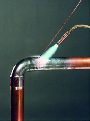 



Löten wird in der Gebäudetechnik bei Kupferrohren angewendet.
