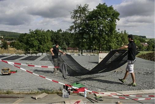 



Ein Vorteil von Flächenkollektoren ist die einfache Verlegung.
