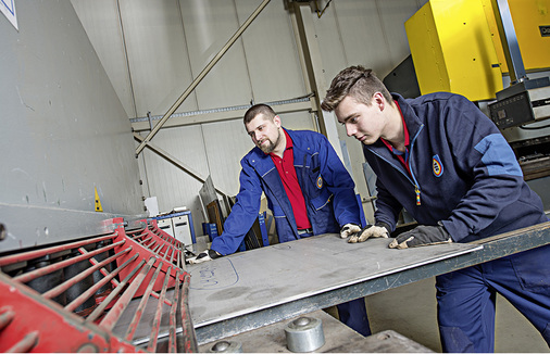 



Wenn Lehrlingen Eigenverantwortung übertragen wird, gewinnen sie erheblich an Selbstvertrauen.
