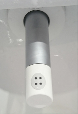 
Die SBZ hat das Serienmodell von Laufen nachgetestet. Im Vergleich zum ursprünglichen Vorserienmodell ist die Selbstreinigung der Duschdüse nicht mehr zu beanstanden.



