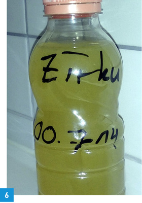 
6 Das aufgefangene Spülwasser dokumentiert den Grad der hygienischen Belastung.
