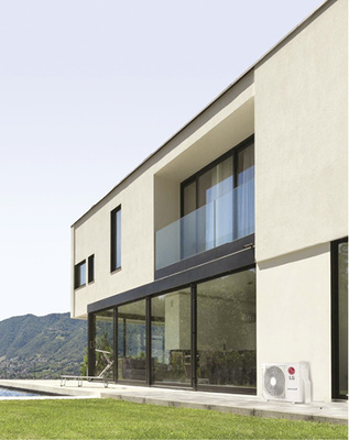 
Die Wahl des Aufstellungsortes des Außengerätes will gut geplant sein. Bei Mutli-Split-Systemen wird selbst für größere Gebäude nur ein Außengerät benötigt.
