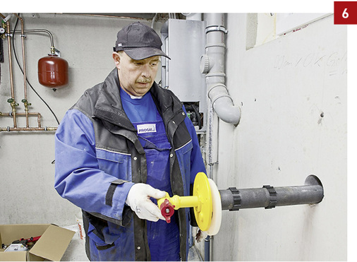 
Durch eine vom DVGW zugelassene Hauseinführung wird die Rohrleitung sicher ins Gebäude geführt.
