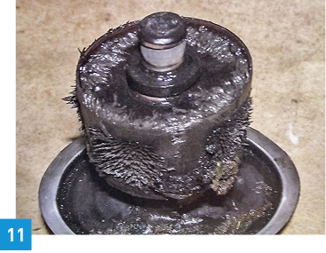 



Massive Magnetitablagerung durch schlechte Kreislaufwasserqualität.
