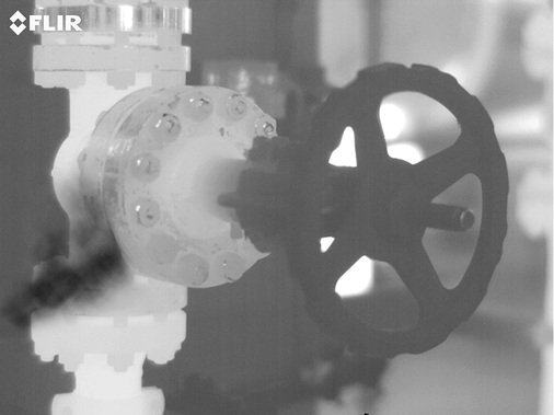 



Mithilfe von auf die Gasdetektion spezialisierten IR-Kameras lassen sich entweichende Kältemittel oder schädliche Gase aufspüren.
