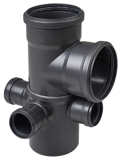 



Viele Hersteller haben Sonderformteile im Programm. Mit ihnen kann auch unter beengten Platzverhältnissen die Abwasserleitung normkonform verlegt werden.
